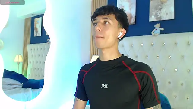 Chat XXX ao vivo de Aiden_Rivers_