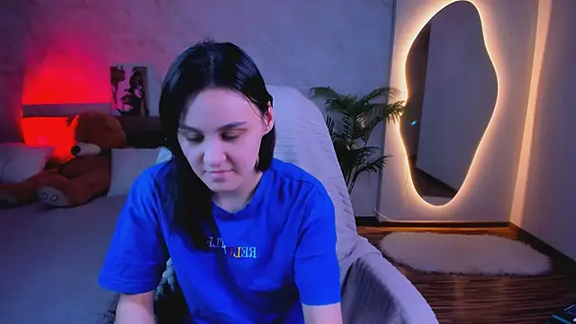 www_Lily: διαδικτυακό σόου στην κάμερα