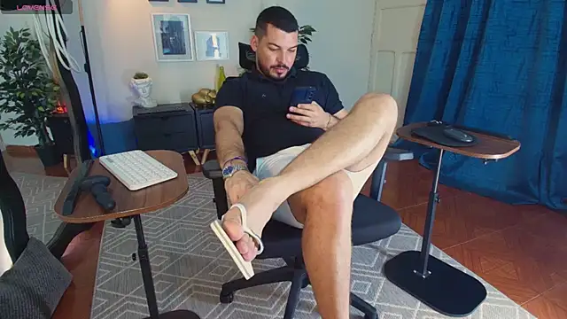 XXX chat uživo modela HenryBenso