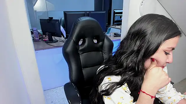 Chatroom XXX en direct de Kimkalifa_