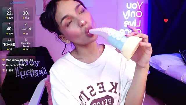 Kitty_madness live XXX chat