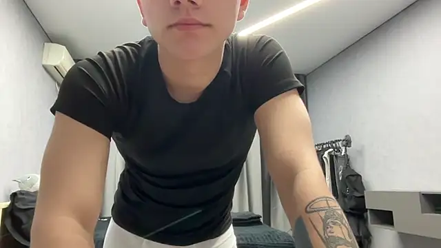 MaxWoolf Chat XXX live