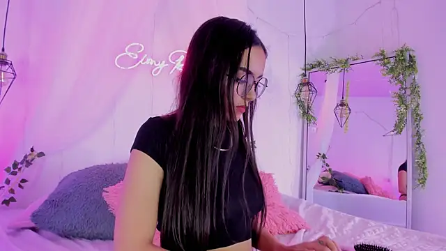 eimi_rosse18 Adlı Modelin Canlı XXX Sohbeti