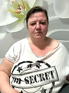 jusichka élő XXX-chatje