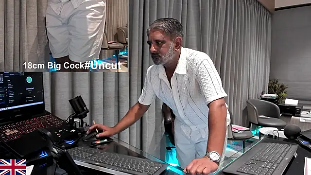 OnlineBossUK Chat XXX live