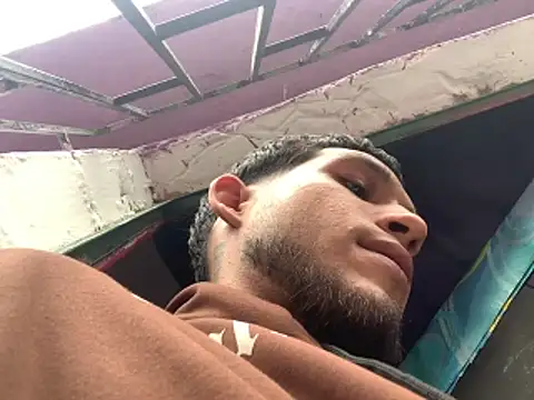 دردشة tanned_boy الجنسية المباشرة