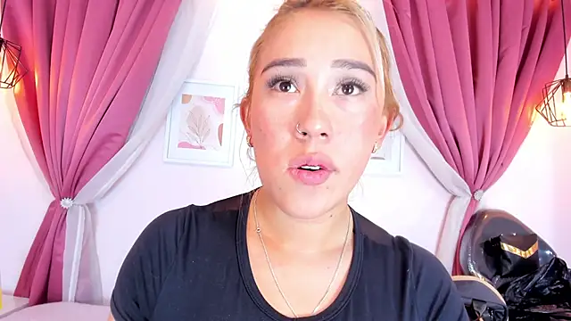 Lannajansen Adlı Modelin Canlı XXX Sohbeti