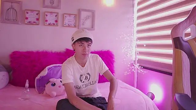 tommy_blue élő XXX-chatje