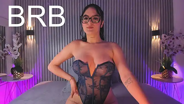 SOPHICOLLINS Adlı Modelin Canlı XXX Sohbeti