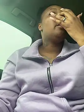 Bleuk: διαδικτυακό σόου στην κάμερα