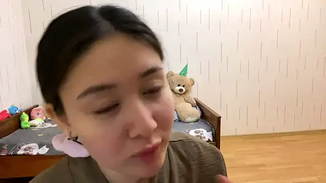 YourMiIa Adlı Modelin Canlı XXX Sohbeti