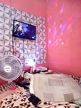 Sraveneno Adlı Modelin Canlı XXX Sohbeti