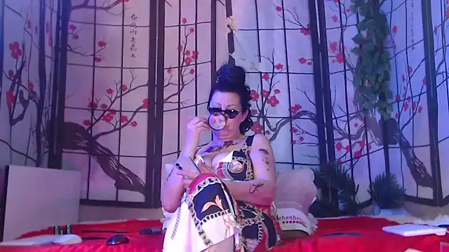 NightOrhideyaのライブXXXチャット