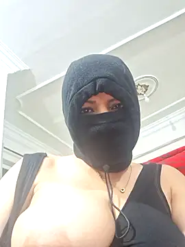 Rahaf11 Adlı Modelin Canlı XXX Sohbeti