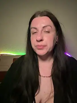 Evelinia 即時 XXX 聊天