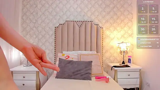 Pia_Johnson_: онлайн-секс-чат