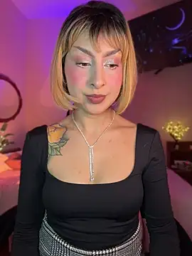 Cinamoonn's Live Chat Room