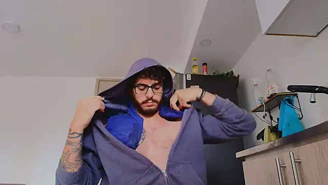 XXX chat uživo modela thomas_gun