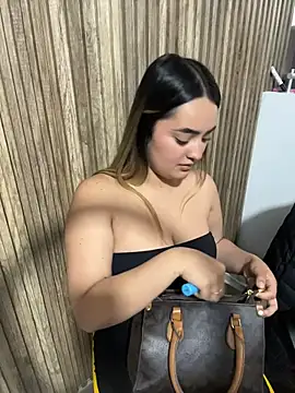 Chat +18 de Antonella_Julieta ao vivo