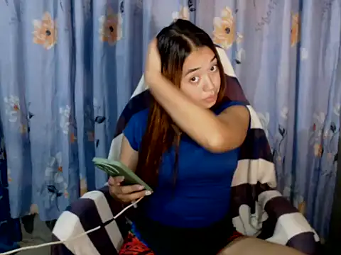 urlover_mae26's Live XXX Chat