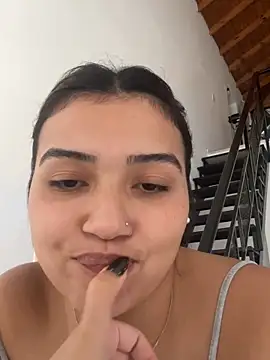 Show de miicbebita na webcam