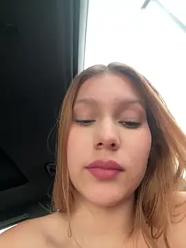 Nikii__ Adlı Modelin Canlı XXX Sohbeti