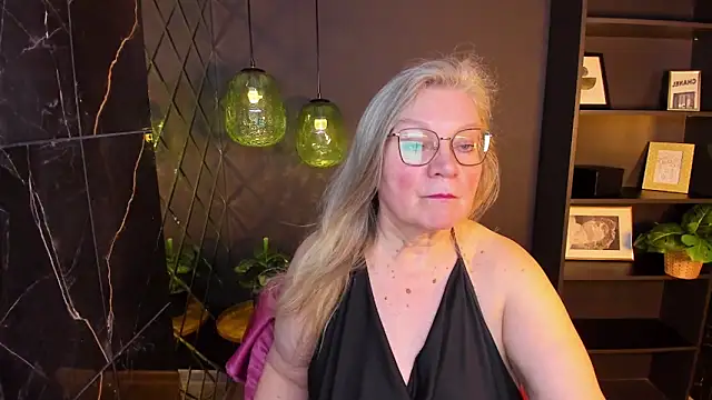 NataliMellow Adlı Modelin Canlı XXX Sohbeti