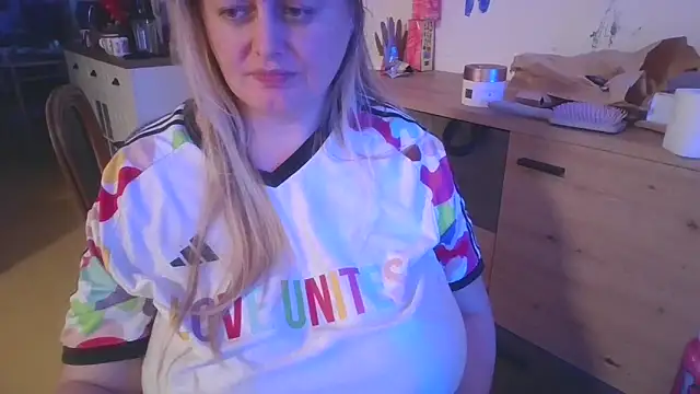 Meliss_Official9 Adlı Modelin Canlı XXX Sohbeti