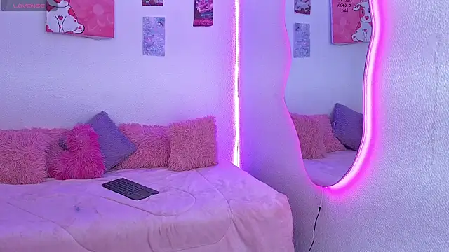 anisha_velan Webbikameraesitys