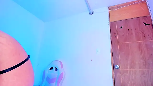 Chat +18 de Emily_Coper18 ao vivo