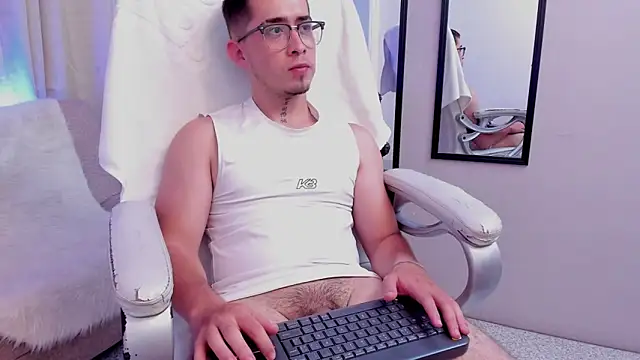 Tommas_Jhonson élő XXX-chatje