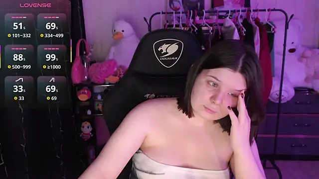 AmyVibess Chat XXX in diretta