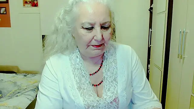GrannyAlisa's Live XXX Chat