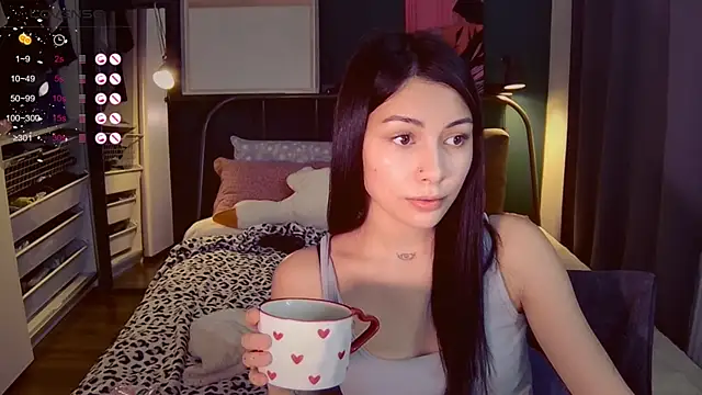 KatiKate: διαδικτυακό σόου στην κάμερα