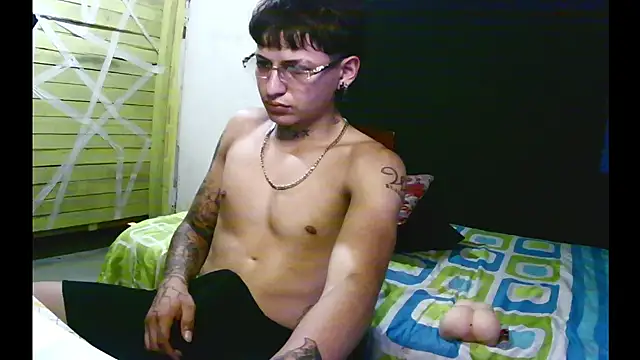 Ebebyjuan élő XXX-chatje