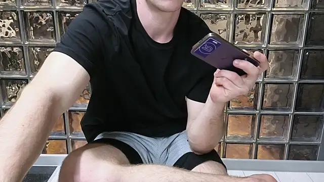 chantatummm: διαδικτυακό σόου στην κάμερα