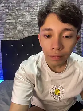 Noah-ledom Show in webcam