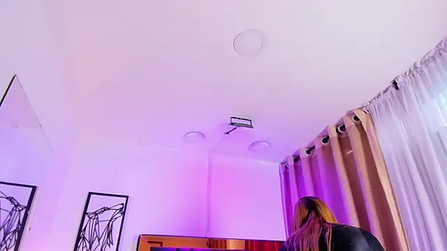 Chatroom XXX en direct de Katalina_Evans