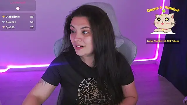 LuciaLoca élő XXX-chatje