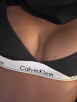 KiaraAmara élő XXX-chatje