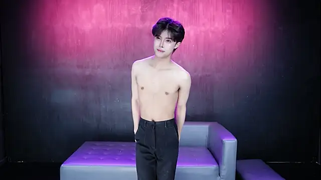 Show modela Queen-Vibe na web-kameri