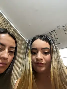 Antonella_Julieta Chat XXX in diretta