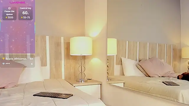 Chatroom XXX en direct de EmilySearss