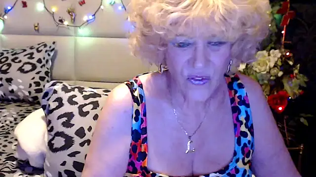 Chatroom XXX en direct de HappyWomanOn