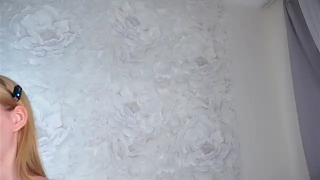 SunnivaCovil Chat XXX live