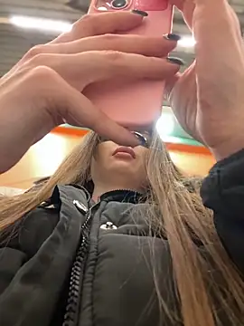 KrisMagnoly Chat XXX live