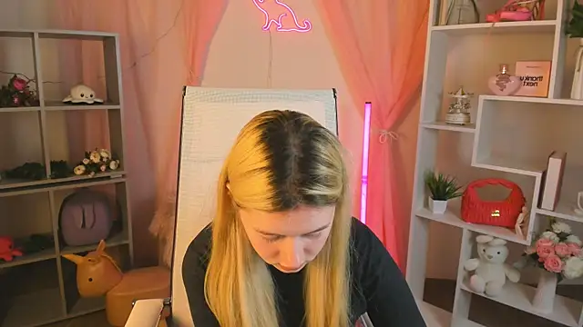 CelestineMauriac's Live XXX Chat