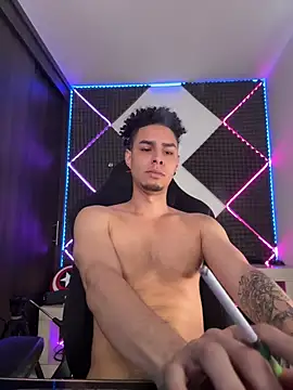 bigryann23 Adlı Modelin Canlı XXX Sohbeti