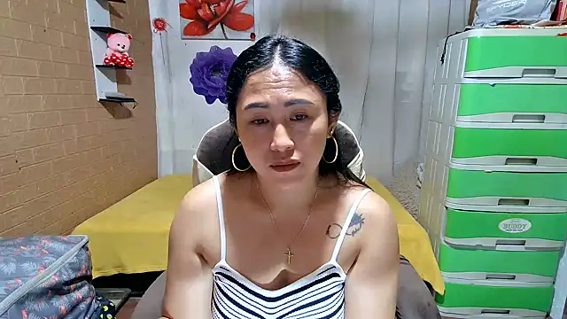 Filipina_Desire live XXX chat