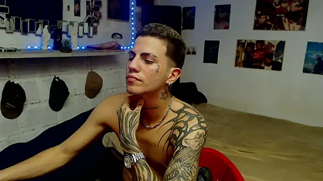 paul-mendezx: διαδικτυακό σόου στην κάμερα